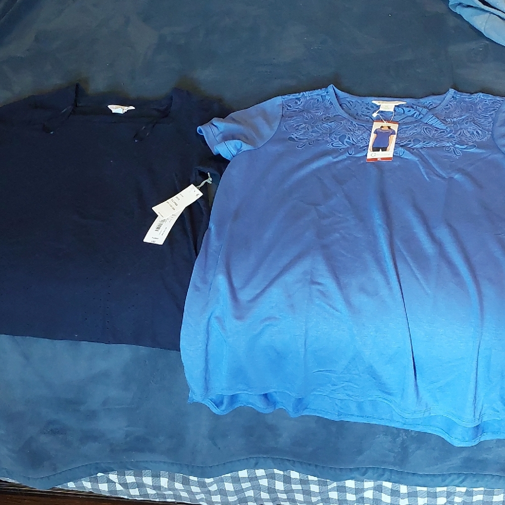 Liz Claiborne Navy Textured Top
